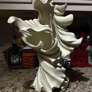 Cracker Barrel White Ghost with lantern